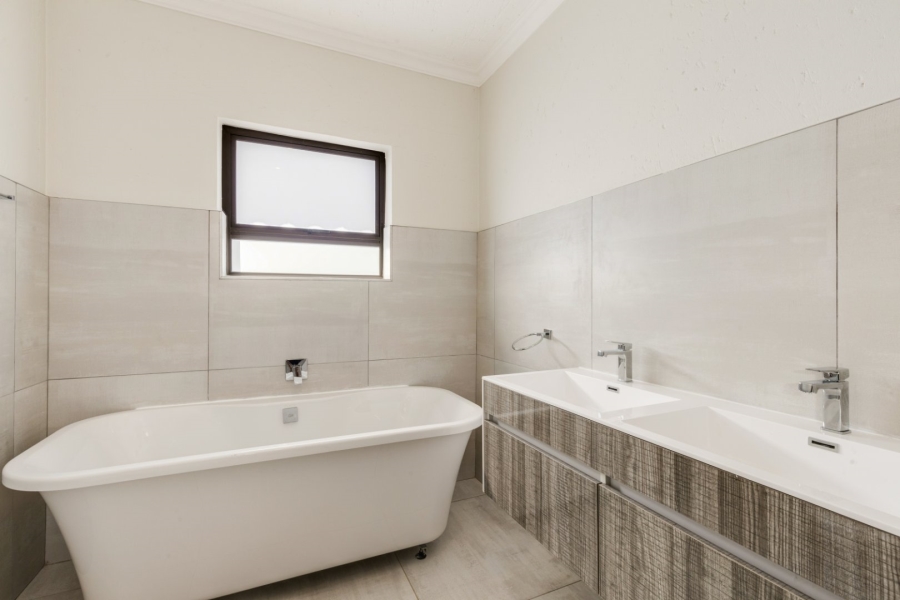 4 Bedroom Property for Sale in Halfway House Gauteng