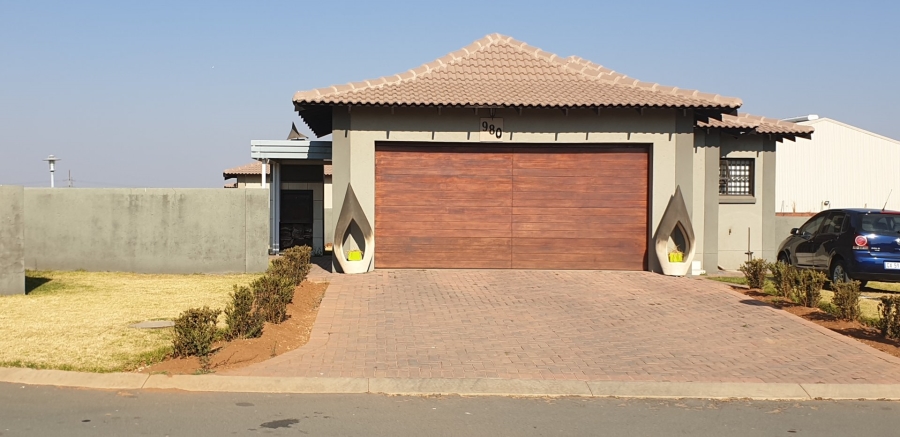  Bedroom Property for Sale in Halfway House Gauteng