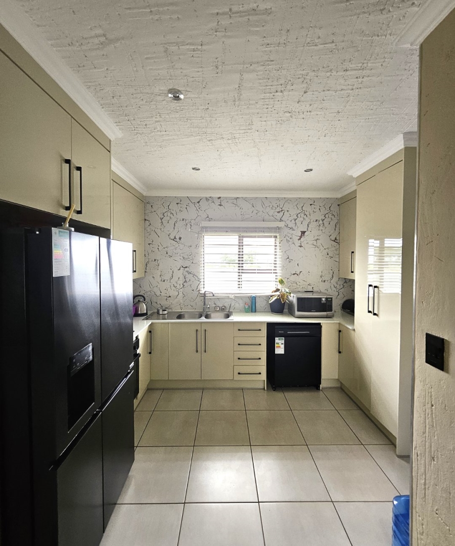 3 Bedroom Property for Sale in Halfway House Gauteng
