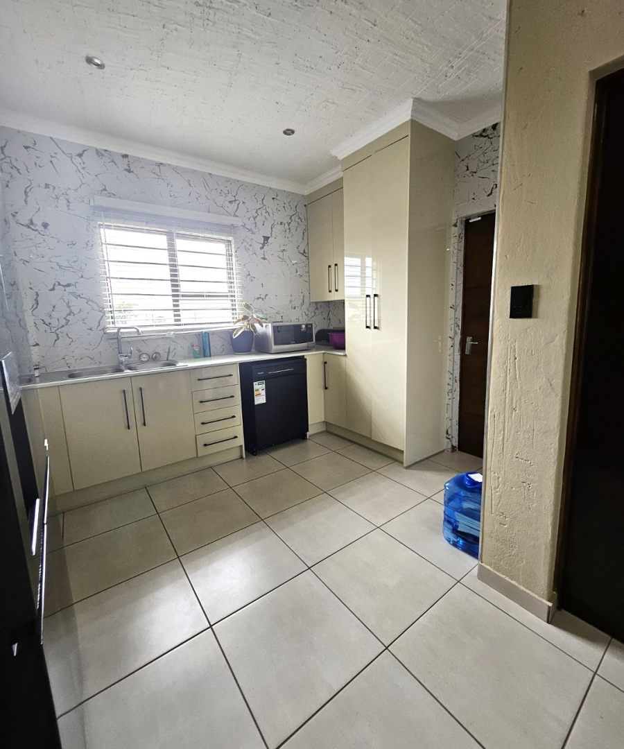 3 Bedroom Property for Sale in Halfway House Gauteng