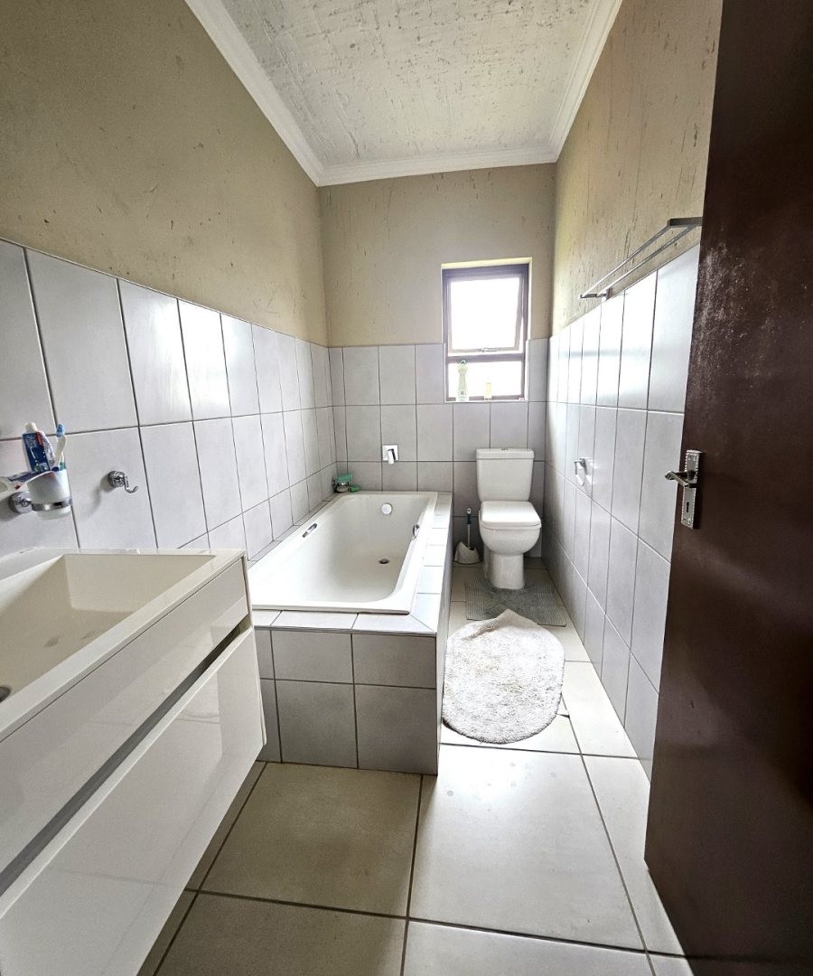3 Bedroom Property for Sale in Halfway House Gauteng