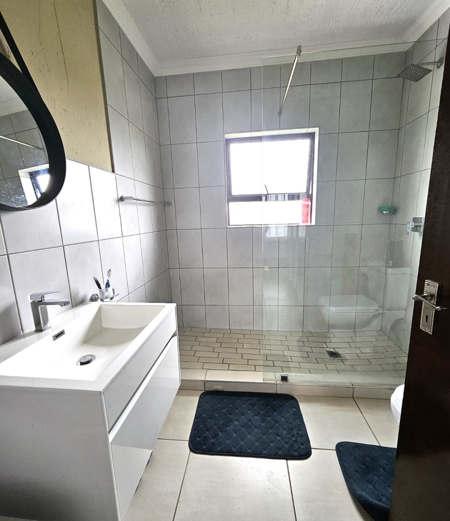 3 Bedroom Property for Sale in Halfway House Gauteng