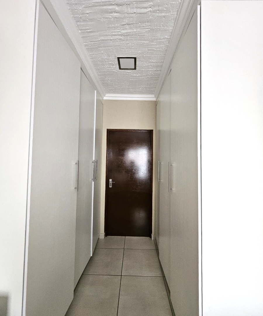 3 Bedroom Property for Sale in Halfway House Gauteng