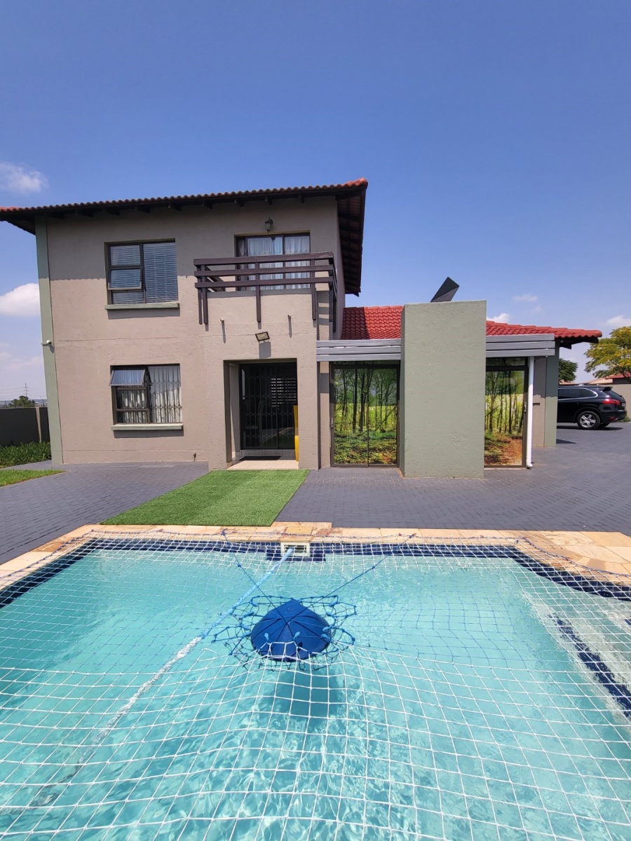 3 Bedroom Property for Sale in Halfway House Gauteng
