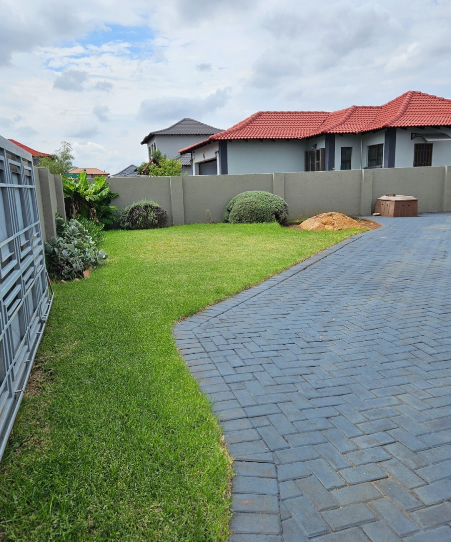 3 Bedroom Property for Sale in Halfway House Gauteng