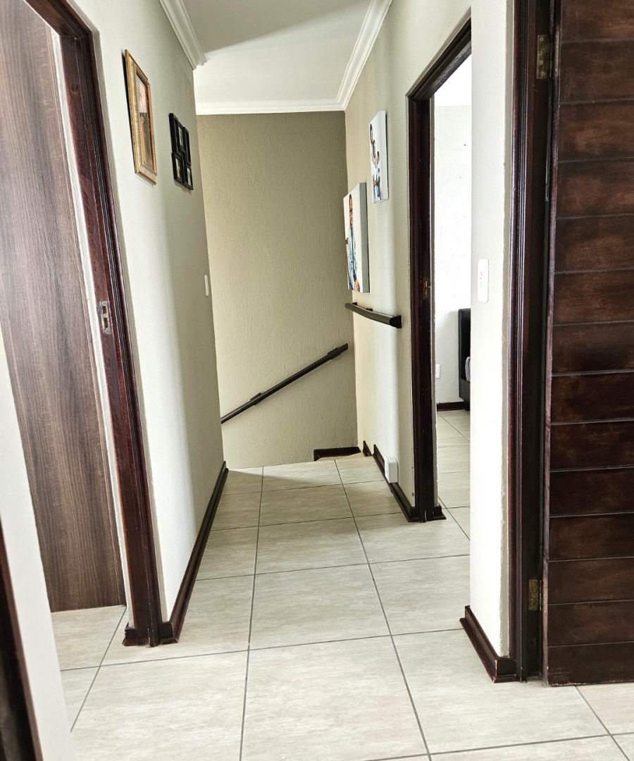 3 Bedroom Property for Sale in Halfway House Gauteng