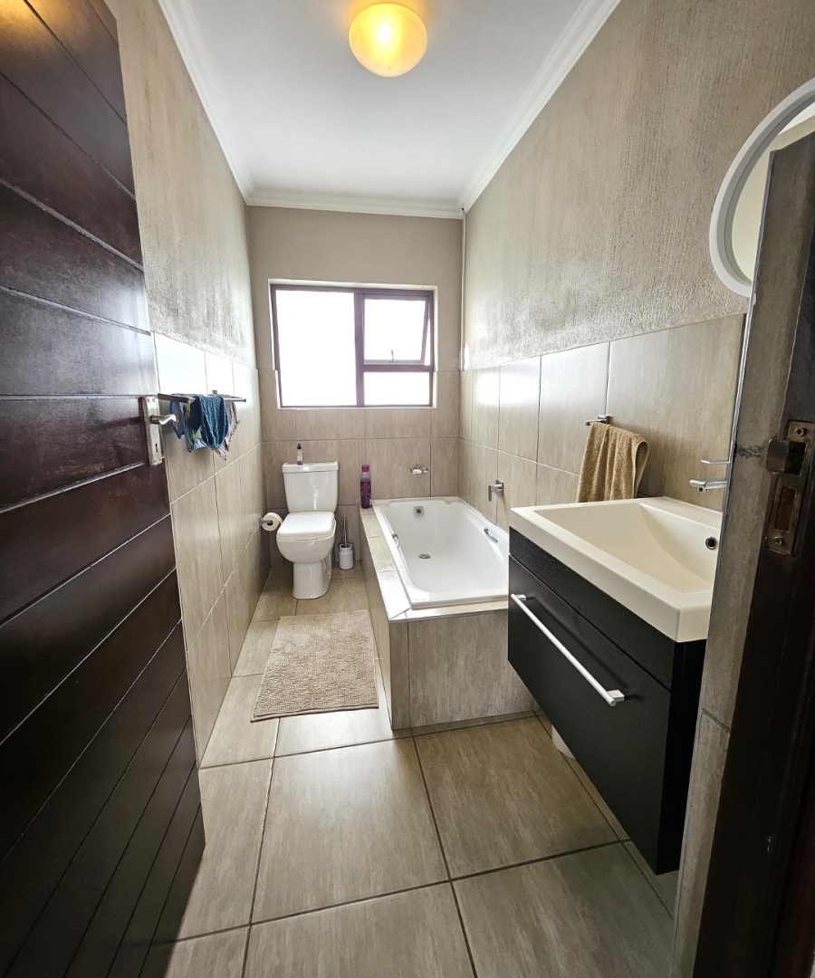 3 Bedroom Property for Sale in Halfway House Gauteng