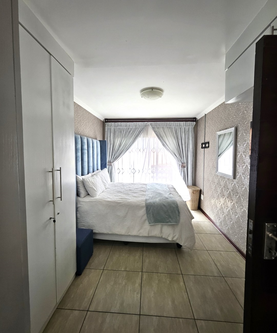 3 Bedroom Property for Sale in Halfway House Gauteng