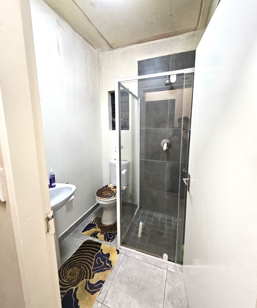 2 Bedroom Property for Sale in Vorna Valley Gauteng