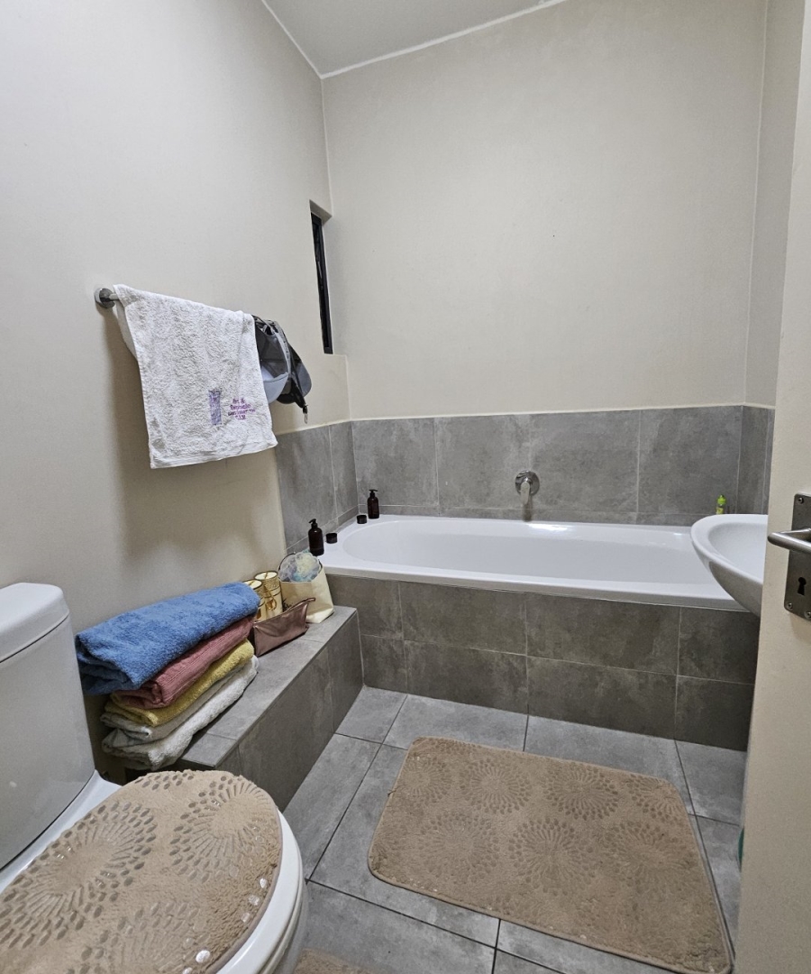 2 Bedroom Property for Sale in Vorna Valley Gauteng