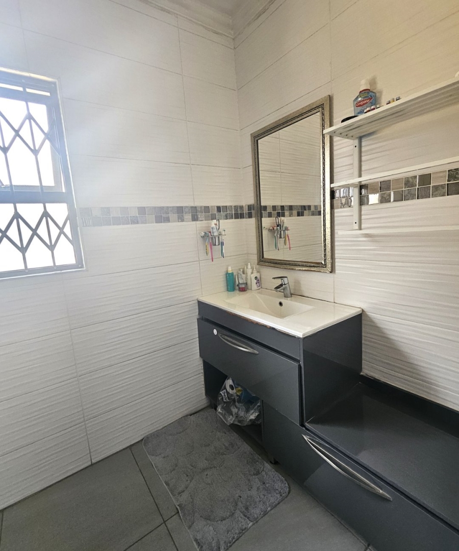 3 Bedroom Property for Sale in Halfway House Gauteng