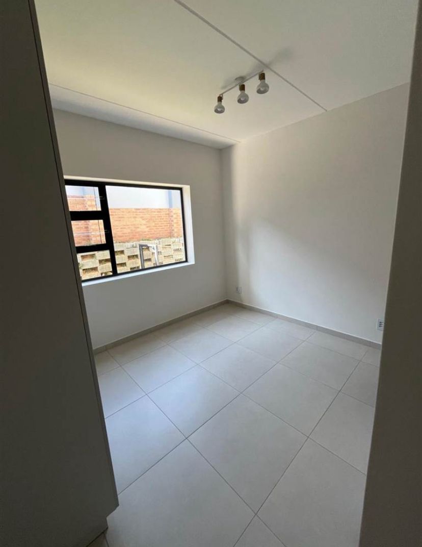 To Let 2 Bedroom Property for Rent in Fourways Gauteng