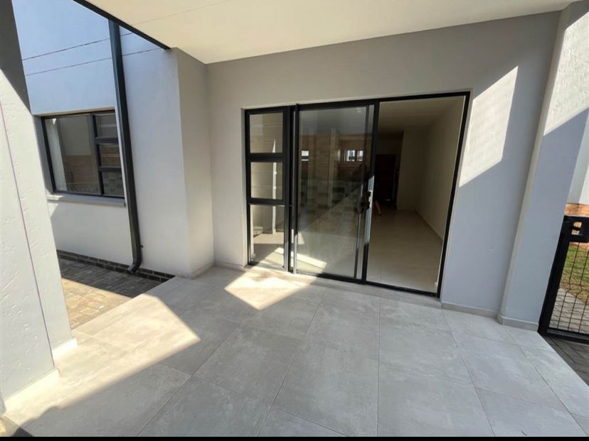 To Let 2 Bedroom Property for Rent in Fourways Gauteng