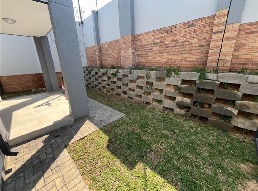To Let 2 Bedroom Property for Rent in Fourways Gauteng