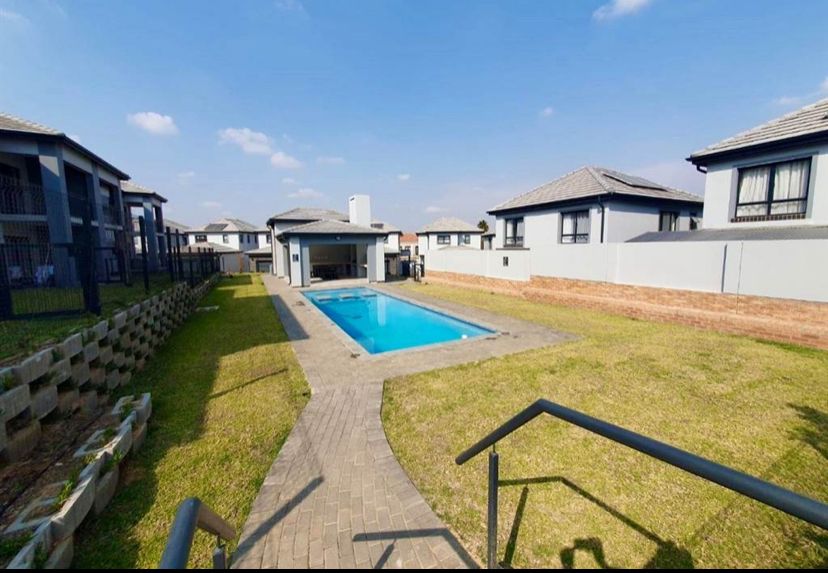 To Let 2 Bedroom Property for Rent in Fourways Gauteng