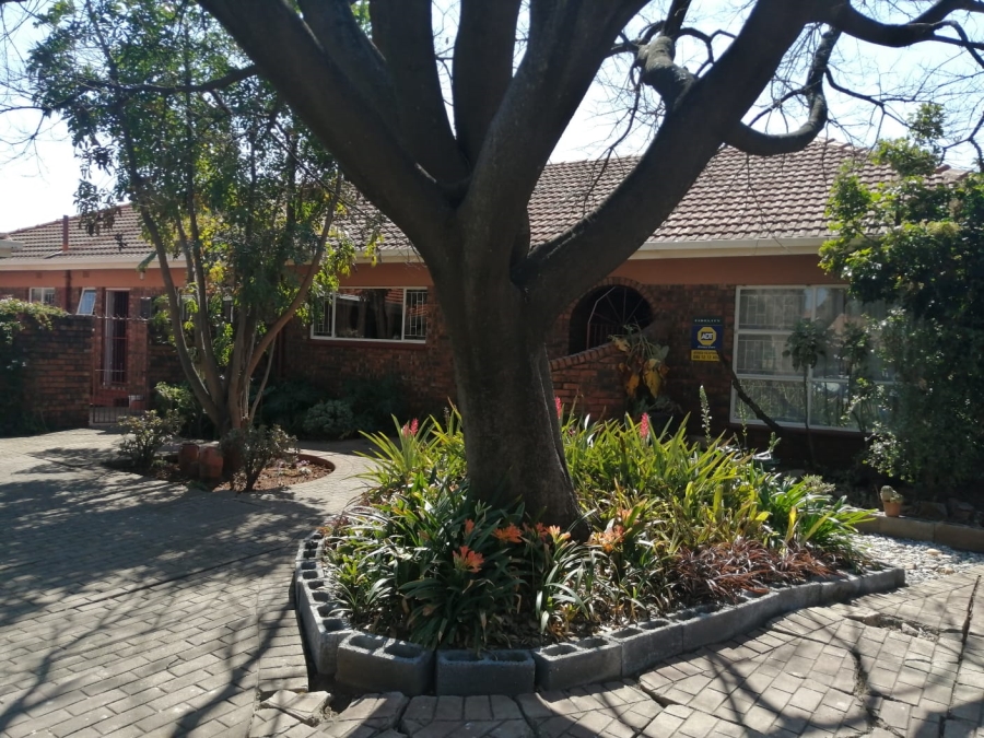 4 Bedroom Property for Sale in Wierda Park Gauteng