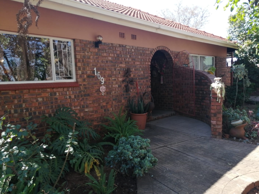4 Bedroom Property for Sale in Wierda Park Gauteng