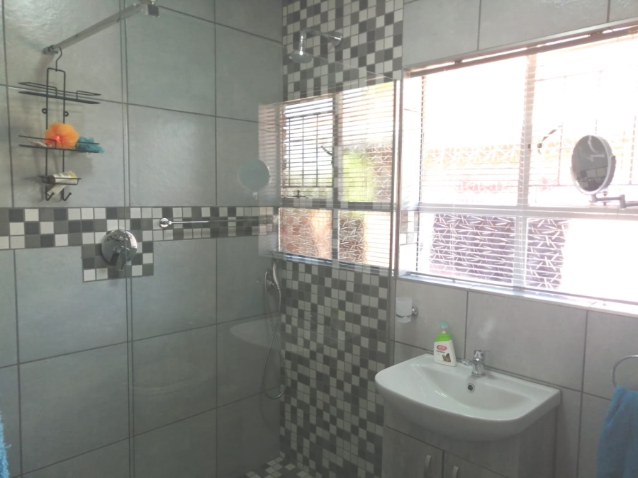 4 Bedroom Property for Sale in Wierda Park Gauteng