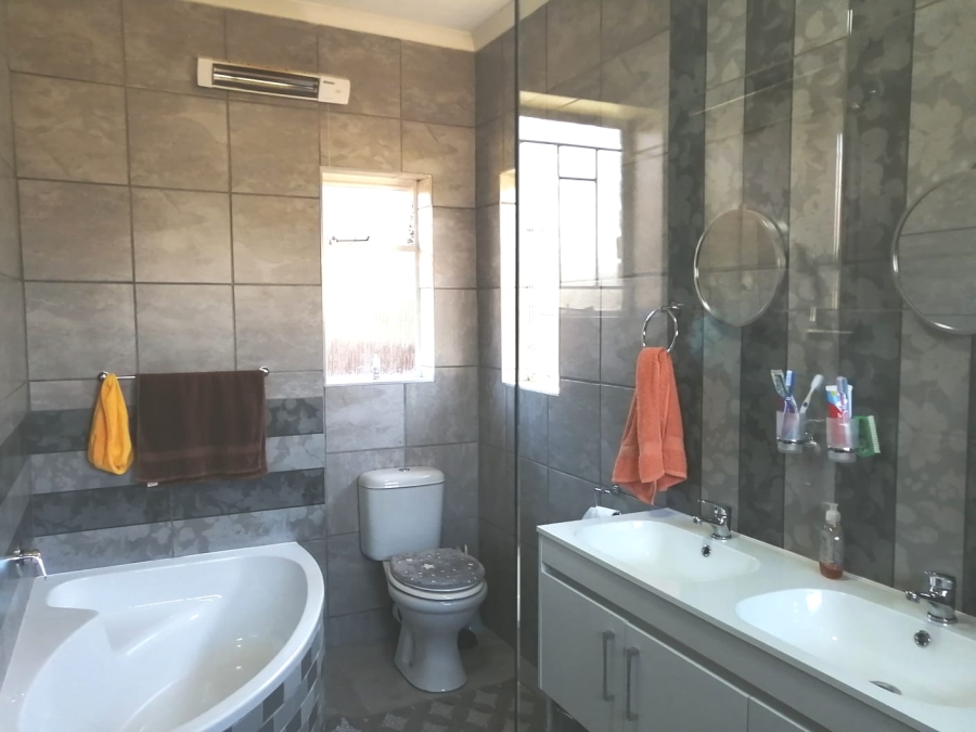 4 Bedroom Property for Sale in Wierda Park Gauteng