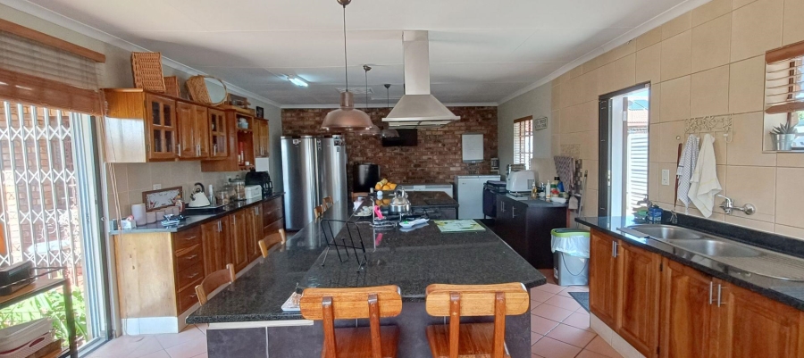 5 Bedroom Property for Sale in Theresa Park Gauteng