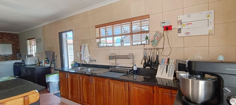 5 Bedroom Property for Sale in Theresa Park Gauteng