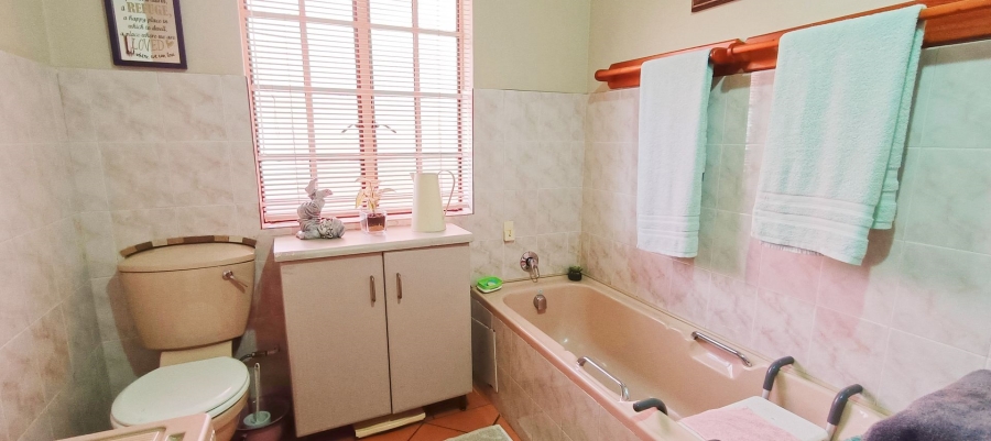 5 Bedroom Property for Sale in Theresa Park Gauteng