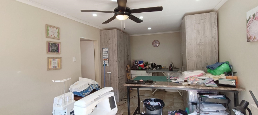 5 Bedroom Property for Sale in Theresa Park Gauteng