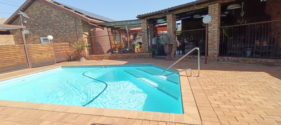 5 Bedroom Property for Sale in Theresa Park Gauteng