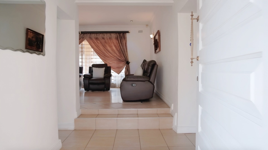 7 Bedroom Property for Sale in Glenvista Gauteng