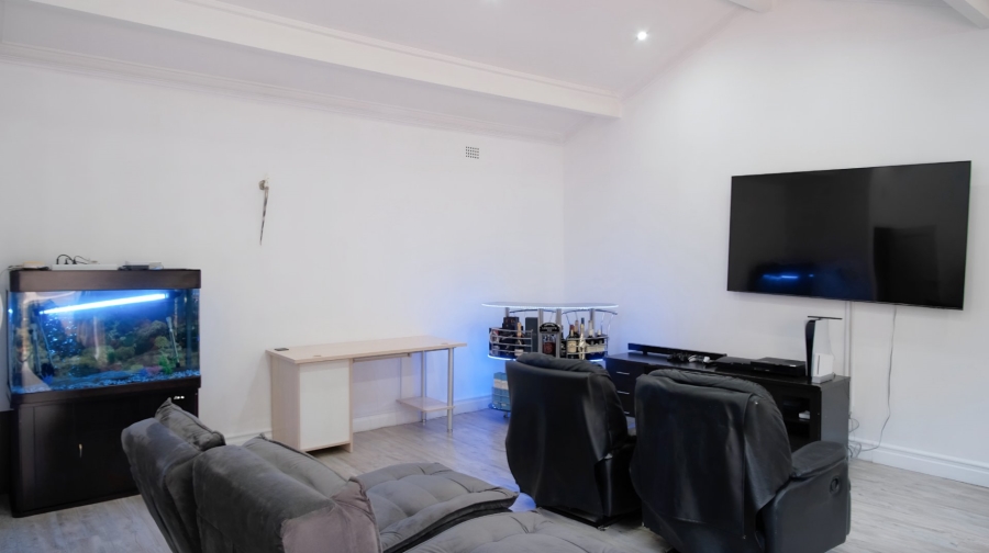 7 Bedroom Property for Sale in Glenvista Gauteng