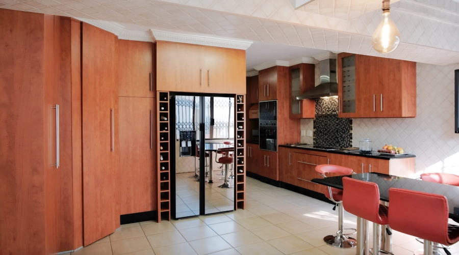 7 Bedroom Property for Sale in Glenvista Gauteng