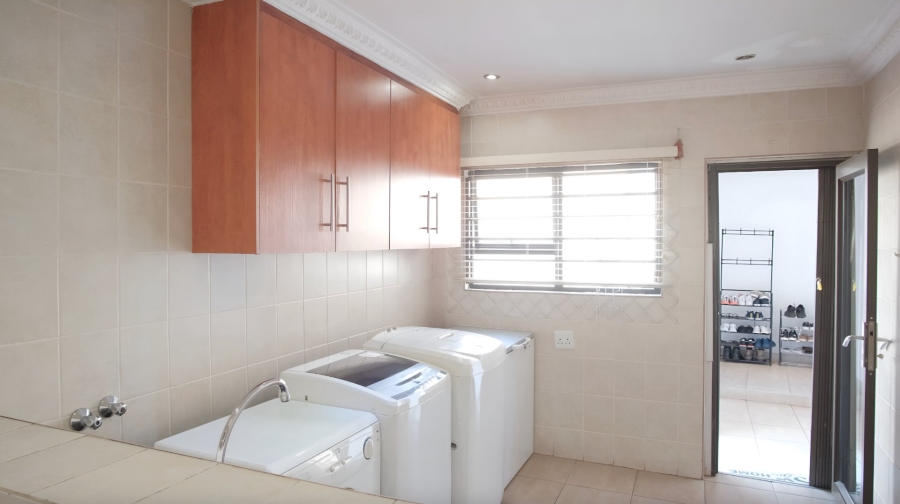 7 Bedroom Property for Sale in Glenvista Gauteng