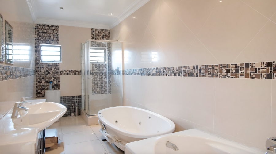 7 Bedroom Property for Sale in Glenvista Gauteng