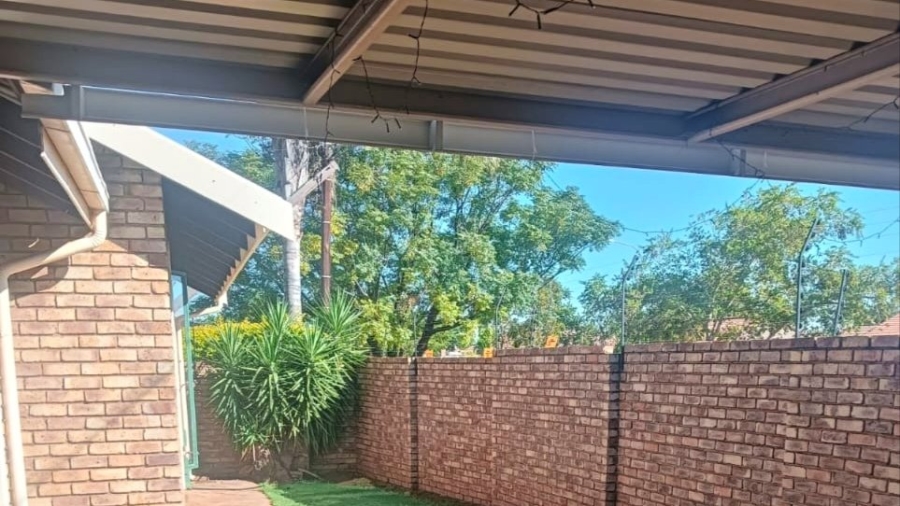 3 Bedroom Property for Sale in Wierdaglen Estate Gauteng