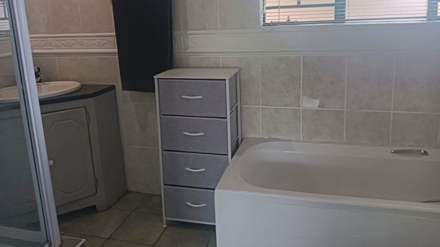 3 Bedroom Property for Sale in Wierdaglen Estate Gauteng