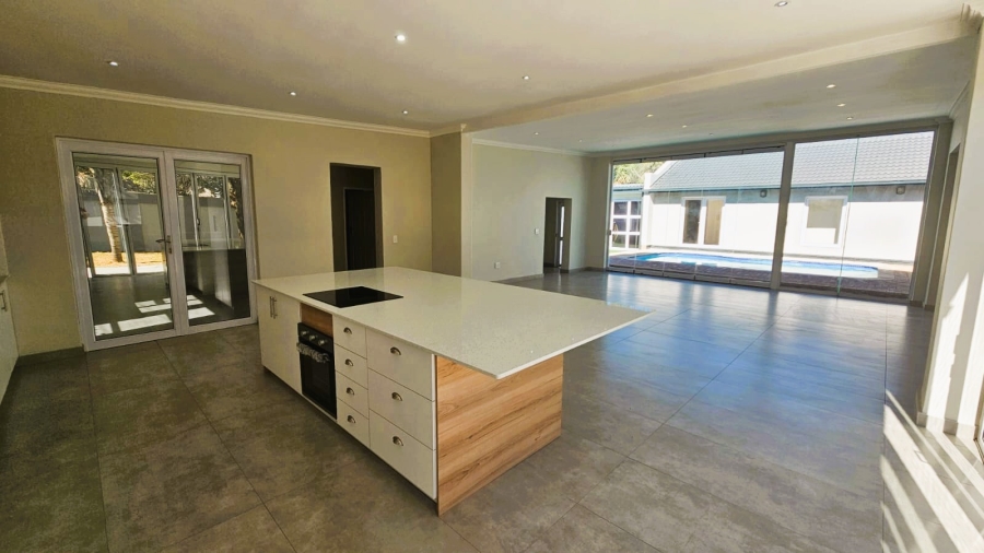 5 Bedroom Property for Sale in Wierda Park Gauteng