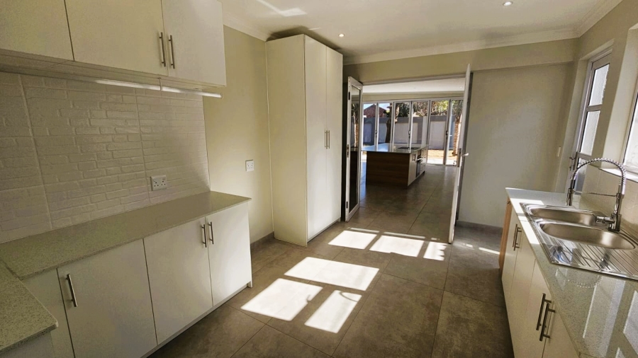 5 Bedroom Property for Sale in Wierda Park Gauteng