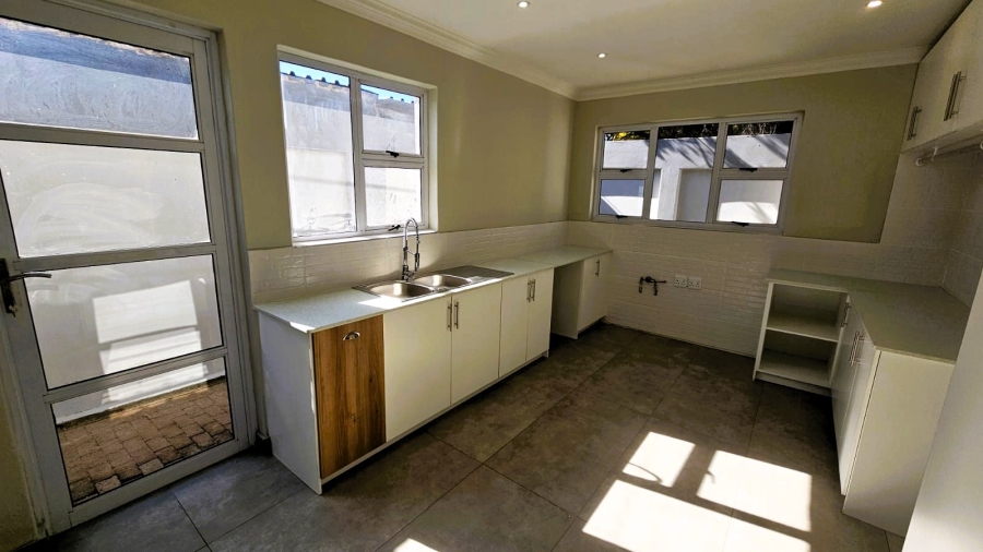 5 Bedroom Property for Sale in Wierda Park Gauteng