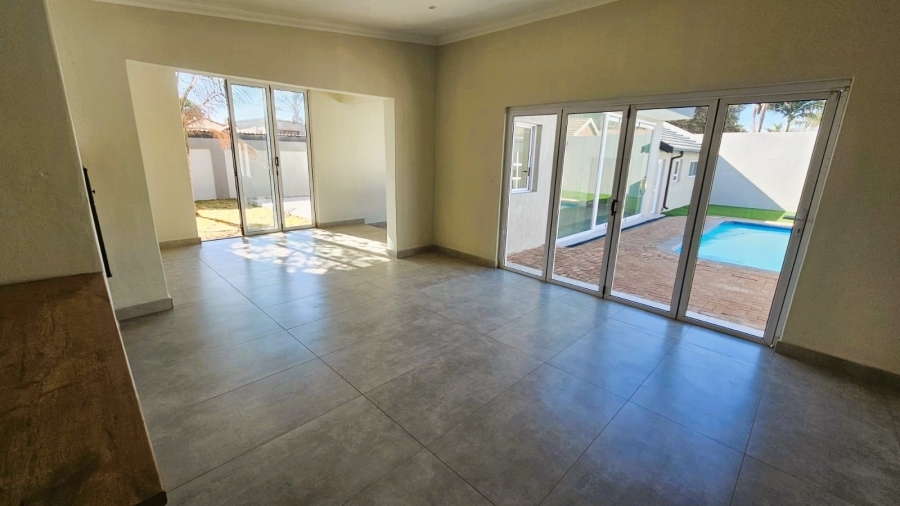 5 Bedroom Property for Sale in Wierda Park Gauteng