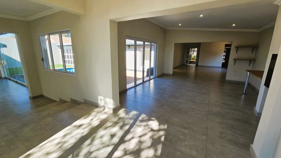 5 Bedroom Property for Sale in Wierda Park Gauteng