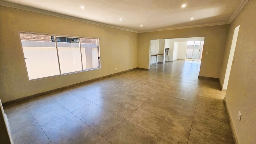 5 Bedroom Property for Sale in Wierda Park Gauteng