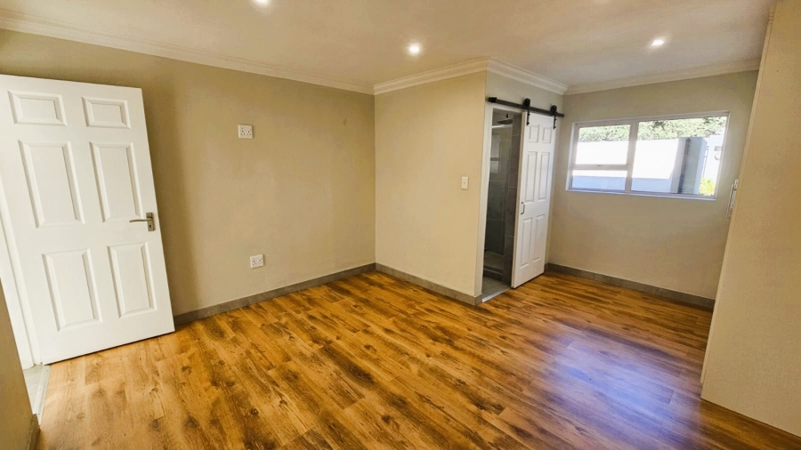 5 Bedroom Property for Sale in Wierda Park Gauteng
