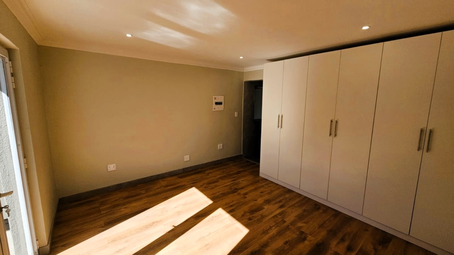 5 Bedroom Property for Sale in Wierda Park Gauteng