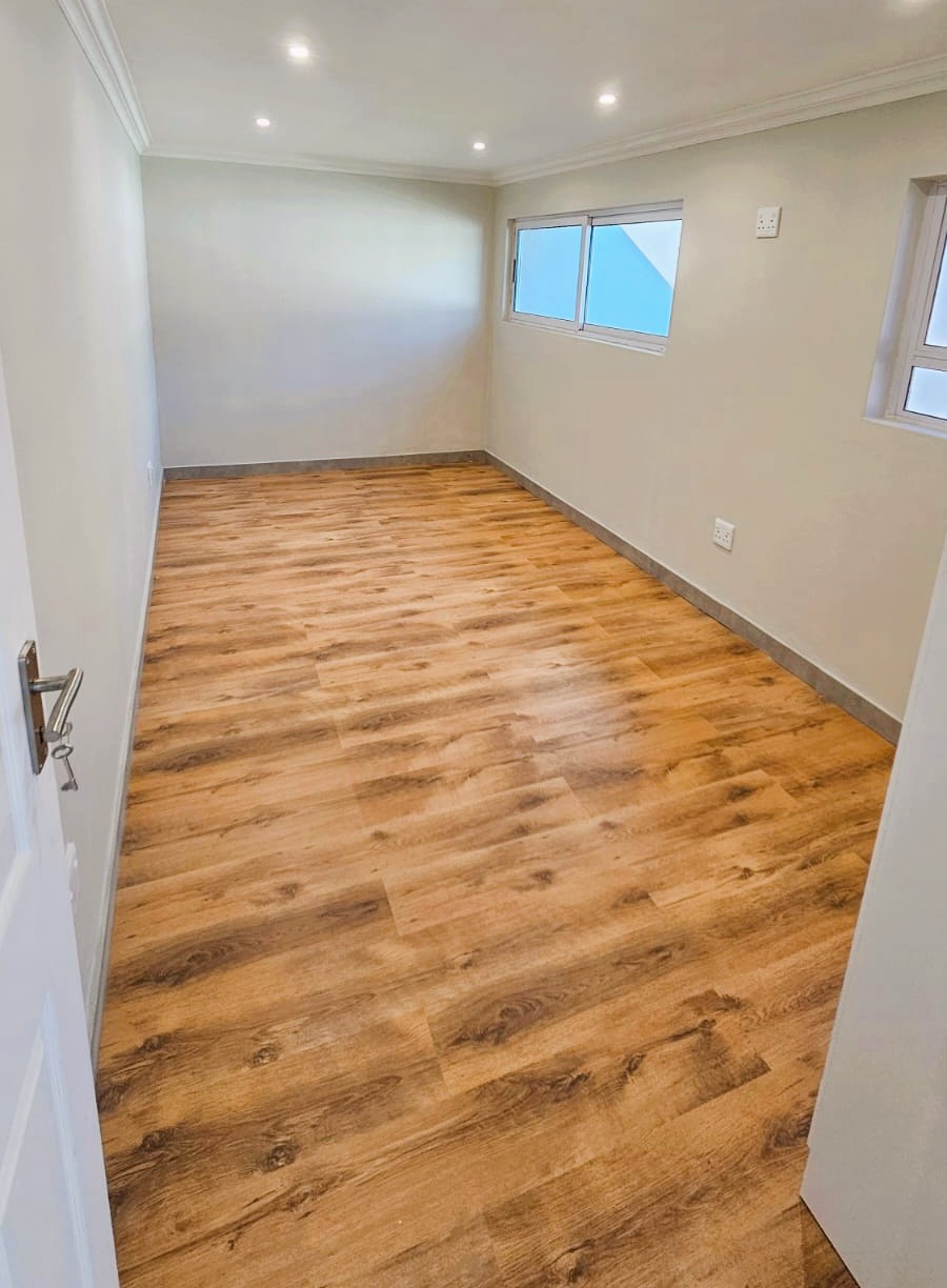5 Bedroom Property for Sale in Wierda Park Gauteng