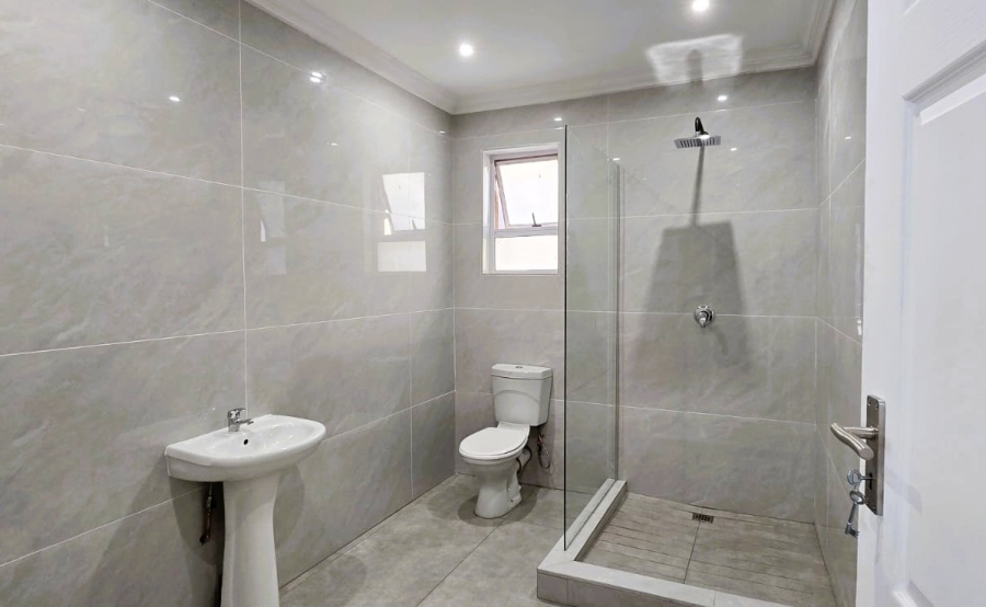 5 Bedroom Property for Sale in Wierda Park Gauteng