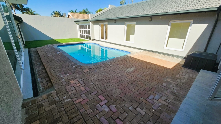 5 Bedroom Property for Sale in Wierda Park Gauteng