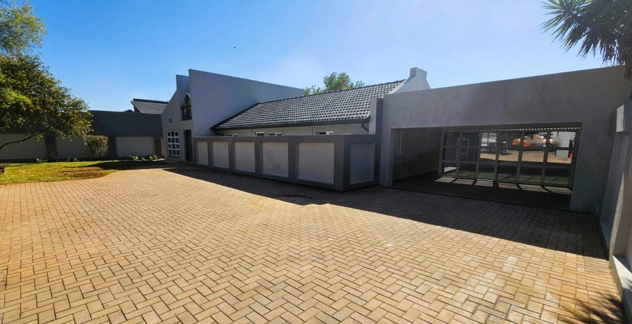 5 Bedroom Property for Sale in Wierda Park Gauteng