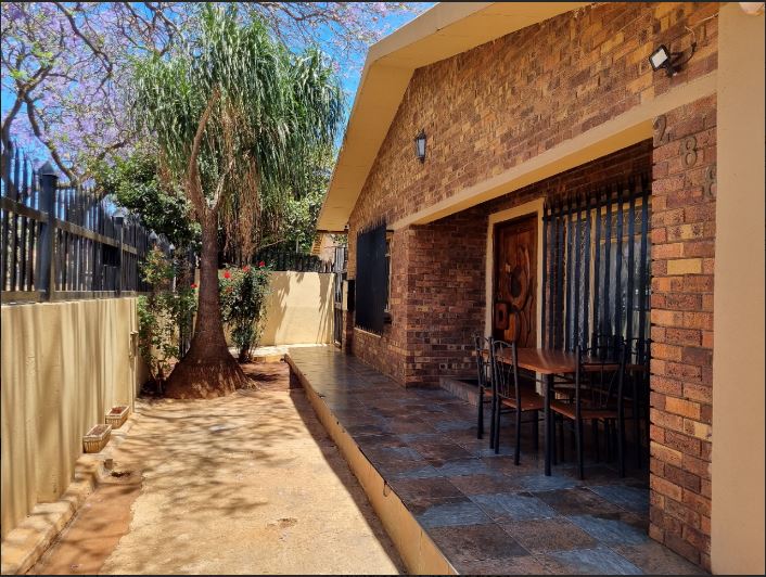 5 Bedroom Property for Sale in Laudium Gauteng