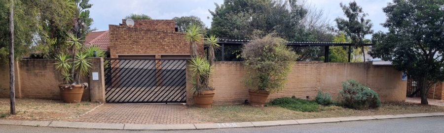 4 Bedroom Property for Sale in Radiokop Gauteng