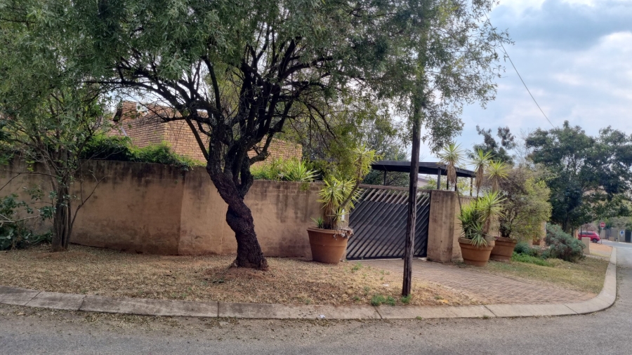 4 Bedroom Property for Sale in Radiokop Gauteng